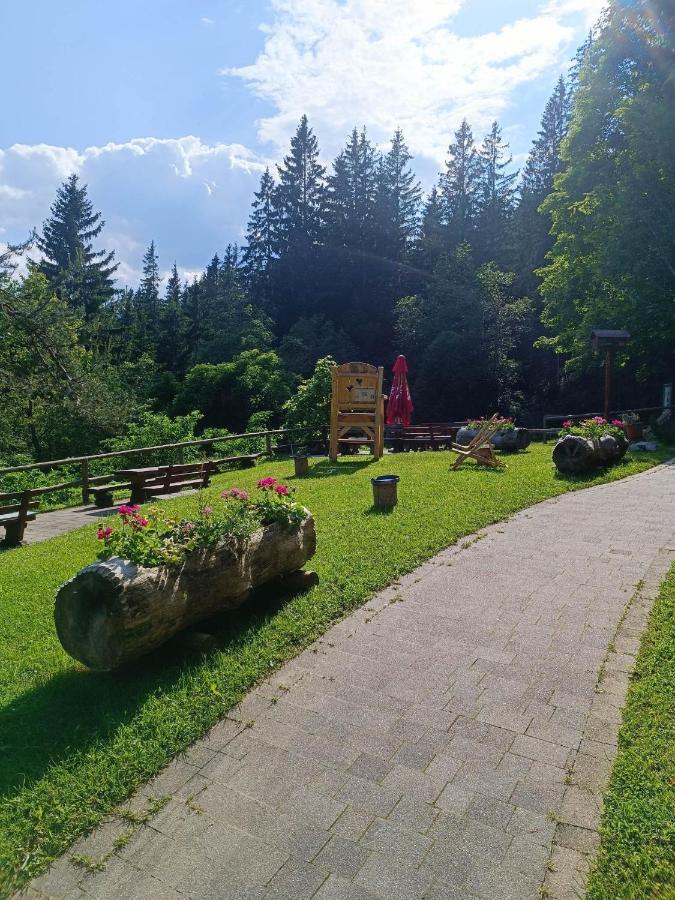 Valvasorjev Dom Pod Stolom Pansiyon Zirovnica Dış mekan fotoğraf