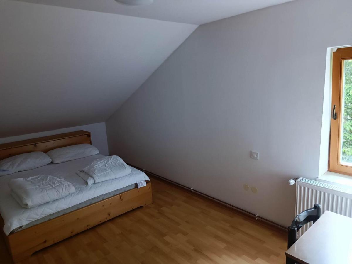 Valvasorjev Dom Pod Stolom Pansiyon Zirovnica Dış mekan fotoğraf